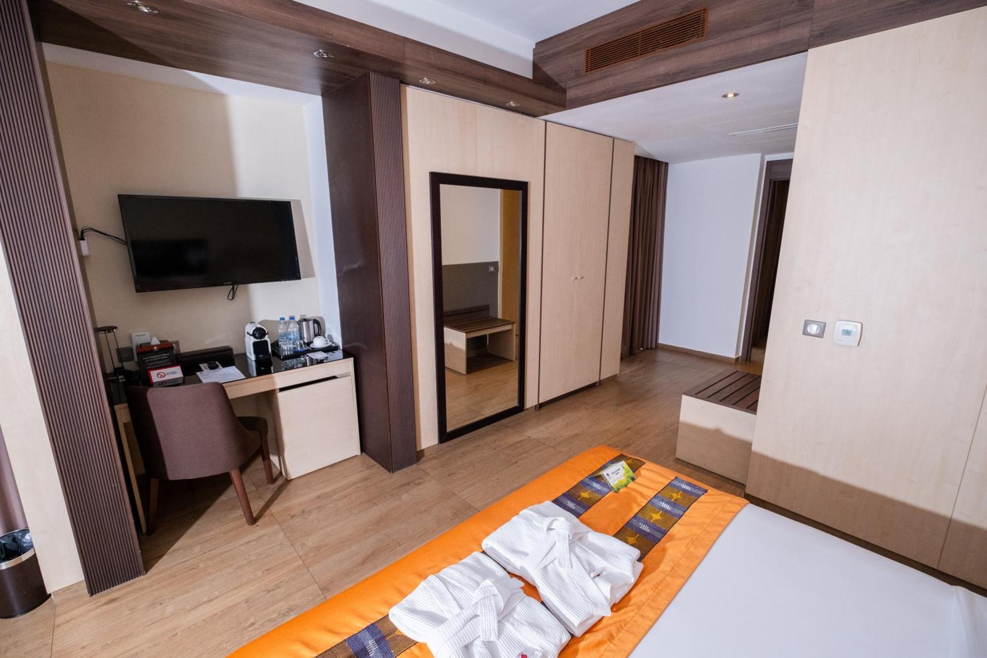 Azalai Hotel Abidjan Bagian luar foto