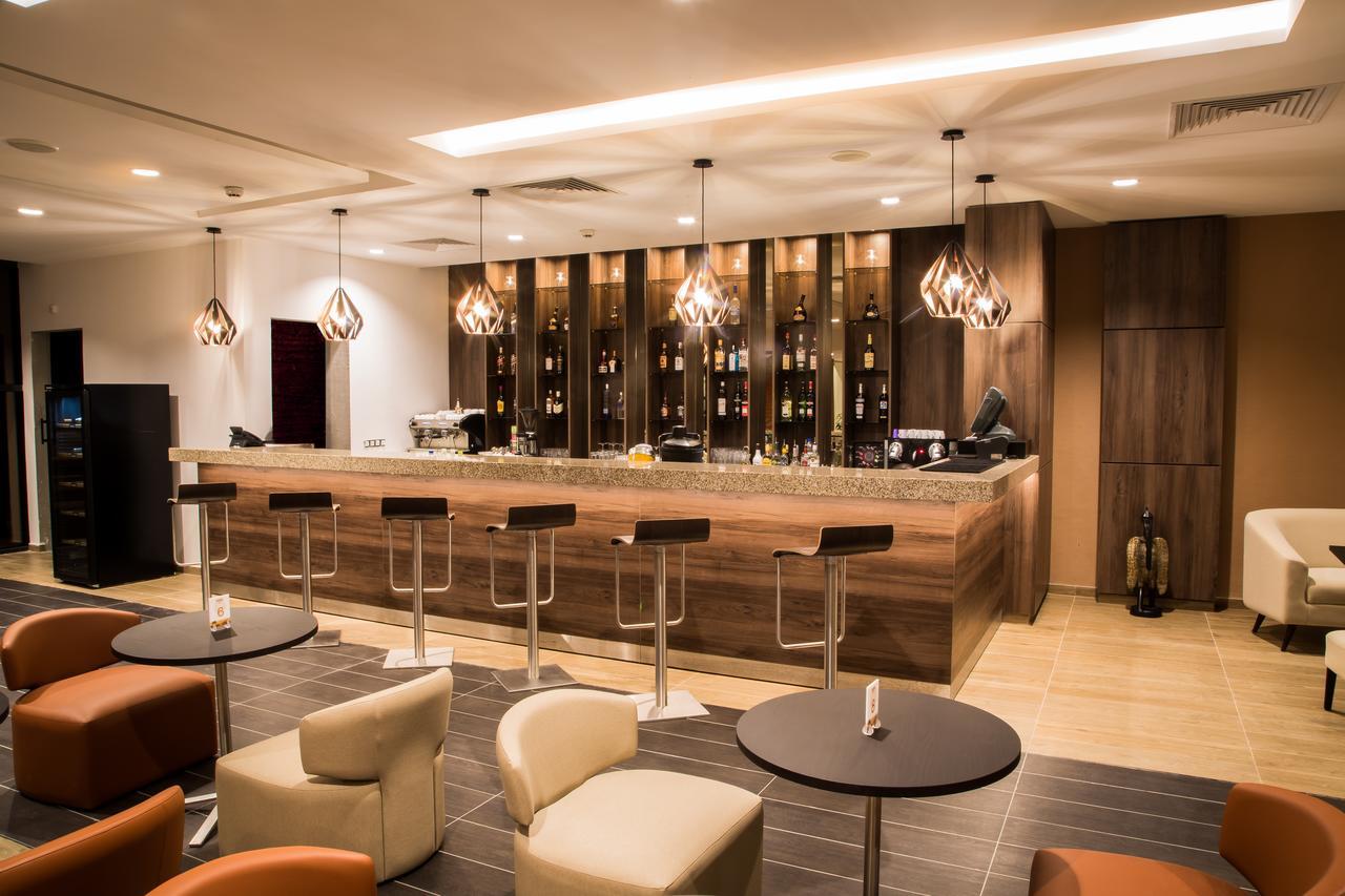 Azalai Hotel Abidjan Bagian luar foto